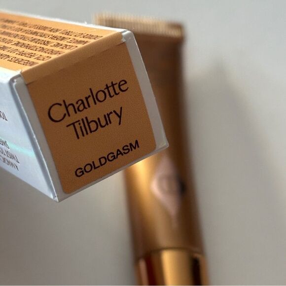 Charlotte Tilbury Glowgasm Beauty Light Wand Highlighter - Goldgasm - Picture 2 of 3